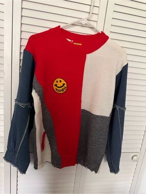 Colorblock Smile Patch Women’s Sweater - Red, White, Gray, Blue